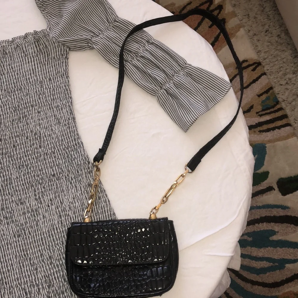 Vintage Vinyl Pleather snakeskin gold chain crossbody purse